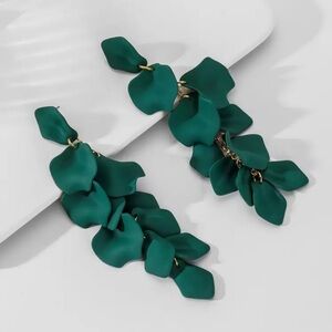 Elegant Green Leaf Drop Earrings